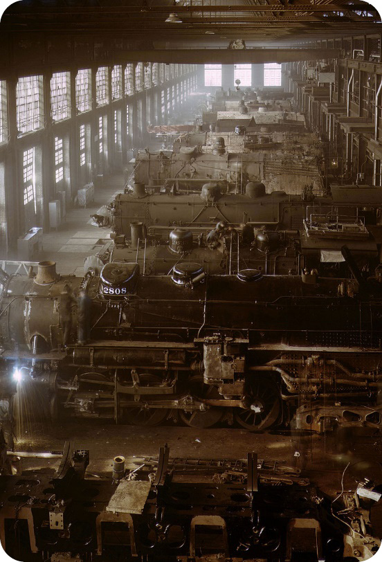 https://upload.wikimedia.org/wikipedia/commons/thumb/e/ef/Chicago_and_Northwestern_railroad_locomotive_shop_fsac.1a34676u.jpg/800px-Chicago_and_Northwestern_railroad_locomotive_shop_fsac.1a34676u.jpg